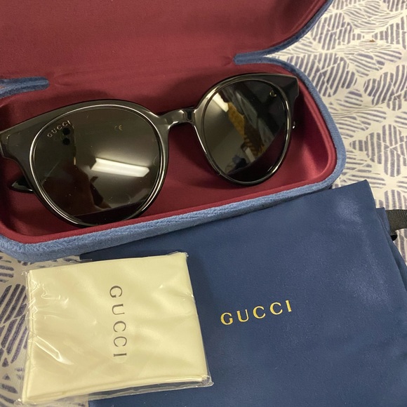 SOLD‼️Brand New Gucci sunglass - Picture 1 of 3